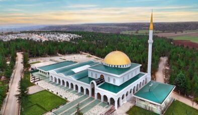 Özgür Özel 100. Yıl Camisi’ni açtı